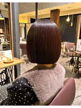 インス(ensue) フレンチカジュアル大人美人小顔切りっぱなしボブハイライト