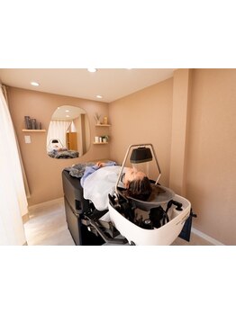 【頭浸浴で至福の5分間を】リラックス＆頭皮ケアに。思わず眠ってしまうほどの気持ち良さをご体感ください!