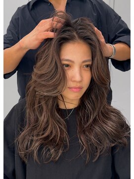 ヴァイス 新宿店(VAICE) レイヤーカット/白髪ぼかしハイライトカラー/センターパート