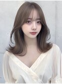 ミディアムレイヤー　ベージュカラー　顔まわりカット