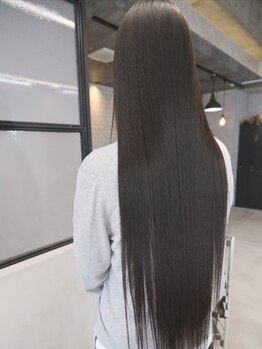 クラッチ(CLUTCH)の写真/【円山公園駅徒歩1分/駐車場有】話題の 《酸熱トリートメント》で気になるクセも改善♪扱いやすい髪が叶う!