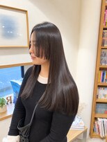 ラポール(Rapport)&nbsp;とろけるような艶のロングスタイルにアクセントを