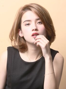 アンダートゥリー(_TREE) 大人のショート「キャメル×セクシー」【表参道】