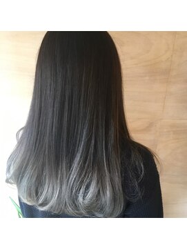 ヘアアンドスパ モア(Hair&Spa More By LikkleMore) グラデーション シルバーアッシュ【王子 シルバーアッシュ 】