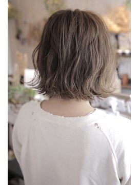 ニコリ(nicoli) 【nicoli】ふんわり外はねボブ