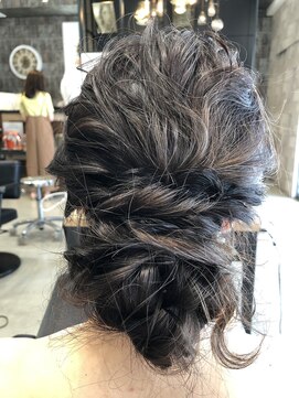 ザ シー 海老名(The C) [The C 岩崎] 大人可愛い◎低めシニヨン^_^