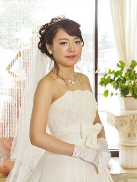 エッチ美容室 本店 ウエディングドレスのアレンジヘア（チュール）