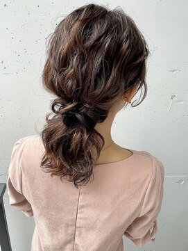 シュリット(schritt) ミディアムの低めふわふわポニーテール　mutsuki