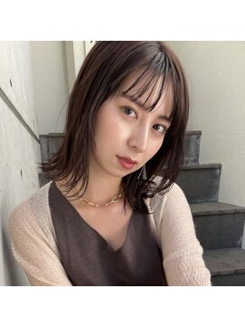 アトリエ フェム(atelier.fem) ラフなツヤ感ミディアムスタイル