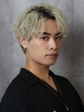 オーシャントーキョーオーバー 渋谷(OCEAN TOKYO OVER) 波巻き束感ショートツーブロックマッシュアップバングコンマヘア