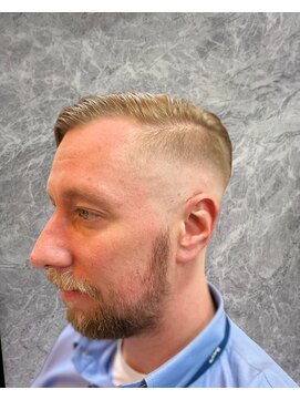 リバティシェアバーバー 銀座2nd(LIBERTY SHARE BARBER) イケおじ感MAX!七三フェード