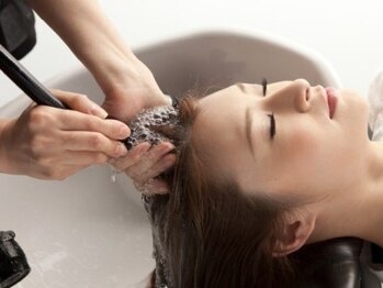 グラム トラッド(GLAM.trad)の写真/《炭酸泉ヘッドソーダスパ》洗浄・活性・浸透、3つの力で頭皮環境を整えます。癒しの時間をお過ごし下さい!