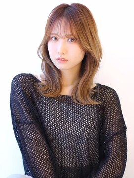 オーロ(ORO) 顔周りレイヤー大人くびれミディアム