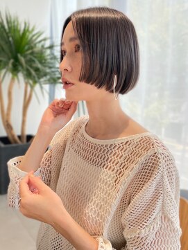 ケシキ 佐賀(keshiki) 前上がりボブ/切りっぱなしボブ/センターパート/透明感カラー