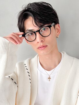 キリ 表参道(kyli) ナチュラルヘア無造作サーフカール刈り上げセンターパート