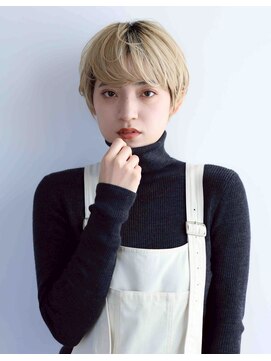 アボヘアー(Abo hair) 透明感ホワイトゴールド×大人可愛い丸みショート20代30代40代