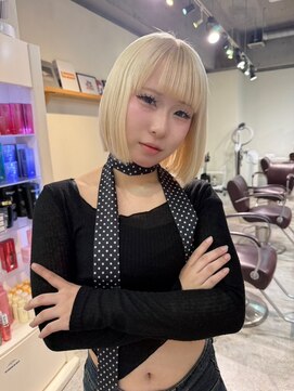 ヘアーアンドメイク ビス(HAIR&MAKE bis) タッセルボブ×ホワイトブロンド【Ayaka】