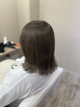 ヘアーアートミュージアム(Hair Art Museum) シルバーグレージュ/ブリーチ回数数回あり