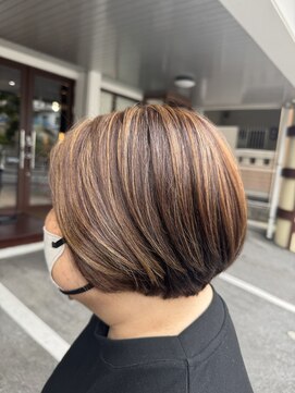 カラー(calla) 大人女性の艶ハイライト×上品ショートボブ