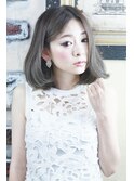 日差しに映えるグレージュカラー☆大人ボブ