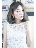 パレード(Parade)&nbsp;日差しに映えるグレージュカラー☆大人ボブ