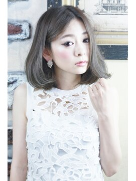 パレード(Parade) 日差しに映えるグレージュカラー☆大人ボブ