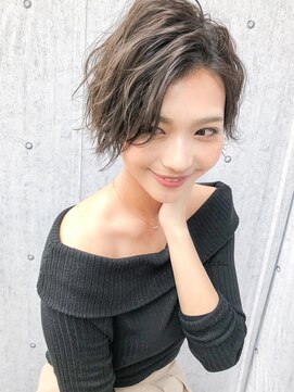 セラ バイ ユーレルム(SerA by U-REALM) カジュアルショート