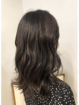 シアン(CYAN) 【ラベンダーグレージュ】担当 中野れお