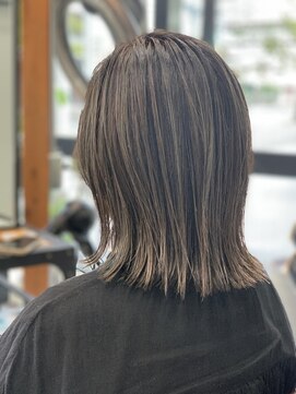 メル(Mel) ☆Mel発☆ハイライト☆カーキ☆ボブ☆ミディアム☆外ハネ☆