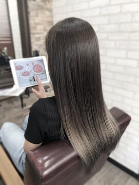 ハサミバイアトリエナガノ 千葉(8sami by atelier nagano) ショートボブ/センターパート/ツヤ髪/グラデーション/イヤリング