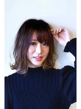 スピガ(SPIGA) グラデーション外はねミディアム