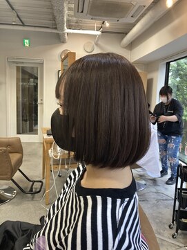 フツーロ 栄(FUTURO) ワンレングスボブ