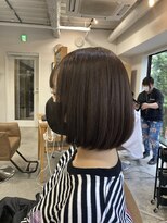 フツーロ 栄(FUTURO) ワンレングスボブ