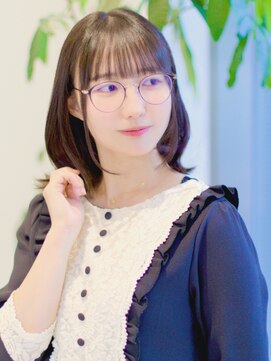 シキ(shiqui) 20代/30代/顔周りレイヤー/外ハネミディアム