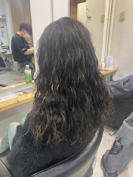エル(EL by green) 《tomi》切りっぱなし×カーリーパーマ