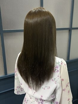 オーセンティック(AUTHENTIC)の写真/駅近で夜遅くまで営業しているから、お仕事終わりにも通いやすい◎髪のお悩みを解決し、理想のスタイルへ―