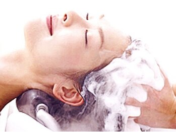 ルアナ(hair&make Luana)の写真/日頃の疲れを癒してくれる極上ヘッドスパ♪頭皮環境を整え、髪のお悩みを解消し健康的な美髪をキープ◎