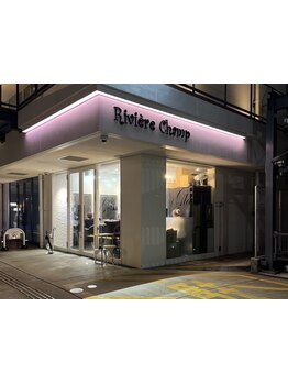 仕事帰りに“自分のためのリセット時間”を確保していただきたくglassは夜23時まで営業しております！