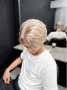 ホワイトベージュ