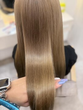 ラビス クローバー(Lovis clover) Miki 髪質改善　ツヤ髪スタイル