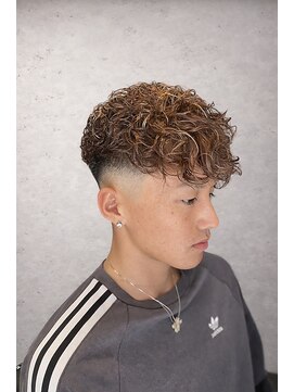 ワンワンオー バーバーショップ 長浜店(@110 BARBER SHOP) スペインカール