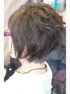 オーバーキャプテンネイキッド(OVER CAPTAIN NAKED) モードミセスのトップふんわりパーマ＊メリハリショート