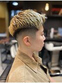 ショートレイヤースキンフェードかき上げコンマヘアテクノ