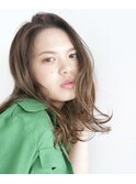 ツヤカラーの柔らかベージュ 大人ミディアムヘア