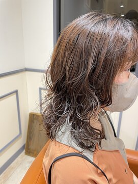 ネオリーブエム(Neolive em;) ウルフレイヤースタイル×ランダムパーマ