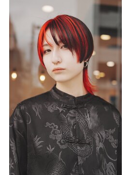ミューズ バイ ケンジ(MUSE by KENJE) デザインを楽しむウルフヘア/レッドカラーレイヤーウルフ