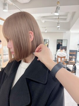 ネオリーブ クーロ(Neolive curro) イメチェン　ミルクティーベージュ×ブリーチありのダブルカラー