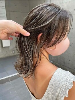 ウニカ デ ビエモン(UN1CA de BIEMON)の写真/白髪をおしゃれに魅せる”白髪ぼかし”や”ハイライトカラー”が人気◇大人女性の髪を美しく引き立てます♪