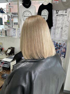 ホリー(HOLLY) ホワイトベージュボブ