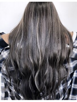 カフネ(KAHUNE) 外国人風ハイライト